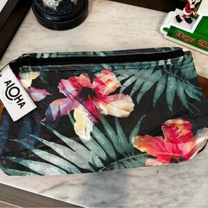 ALOHA Collection Mid Hibiscus Palm Pouch New with tags
